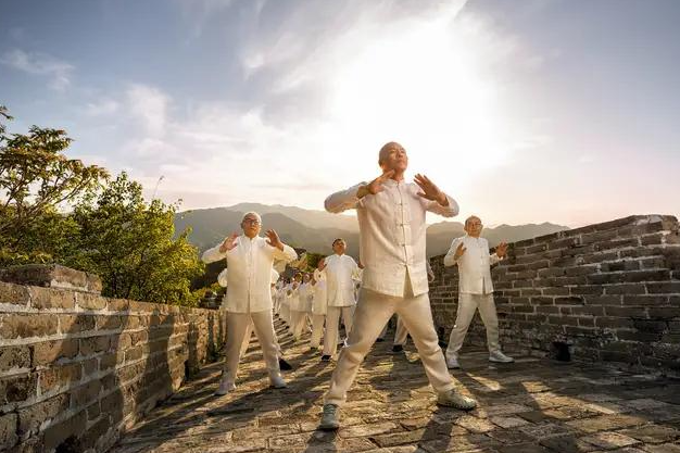 Qi Gong vs Tai Chi: Unraveling the Mystique of Ancient Chinese Practices