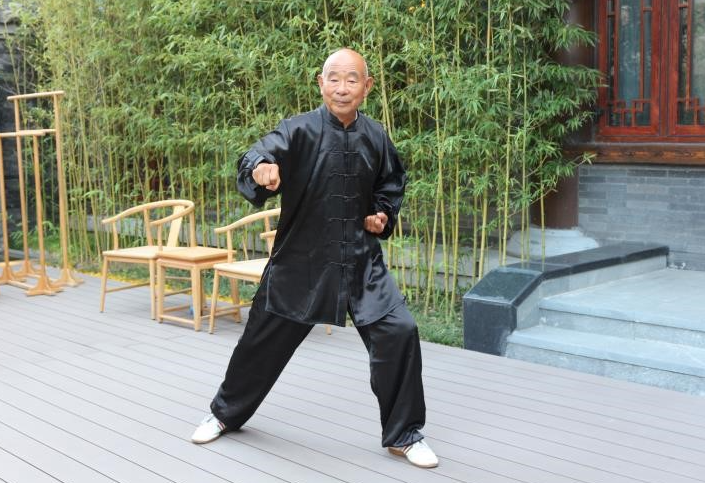 Exploring the Graceful Artistry of 24 Form Tai Chi: A Beginner's Journey to Holistic Wellness